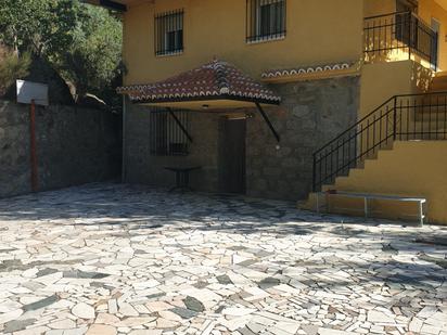 Exterior view of House or chalet for sale in El Tiemblo   with Terrace and Swimming Pool