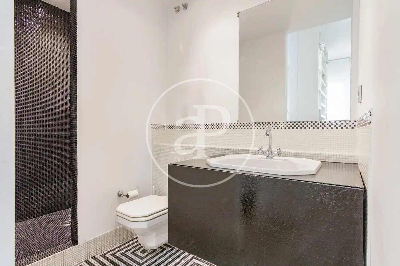 Baño de Ático en venta en Madrid con Aire acondicionado, Calefacción y Jardín privado