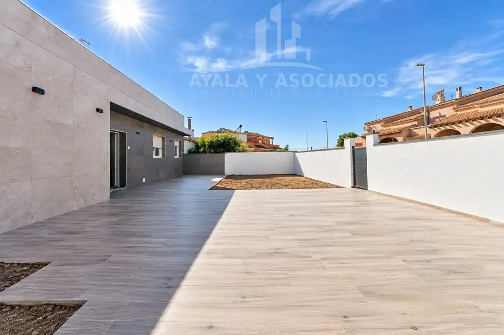 Terrassa de Casa o xalet en venda en Cartagena amb Jardí privat i Piscina