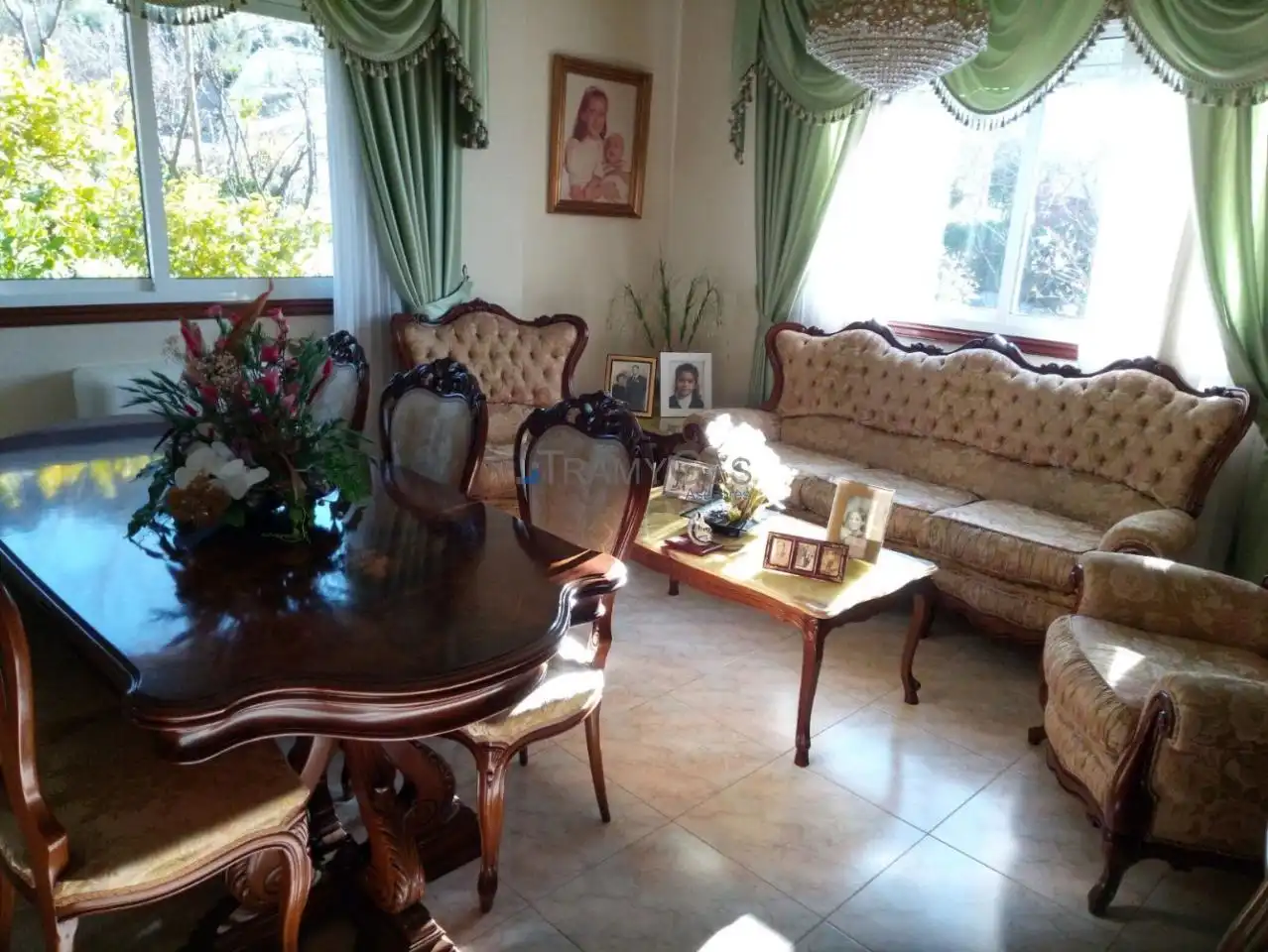 Sala de estar de Casa adosada en venta en Vigo  con Calefacción, Jardín privado y Parquet