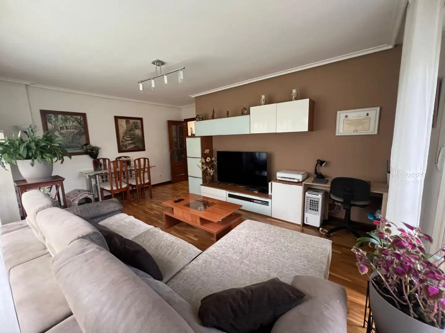 Sala de estar de Piso en venta en  Logroño con Calefacción, Terraza y Trastero