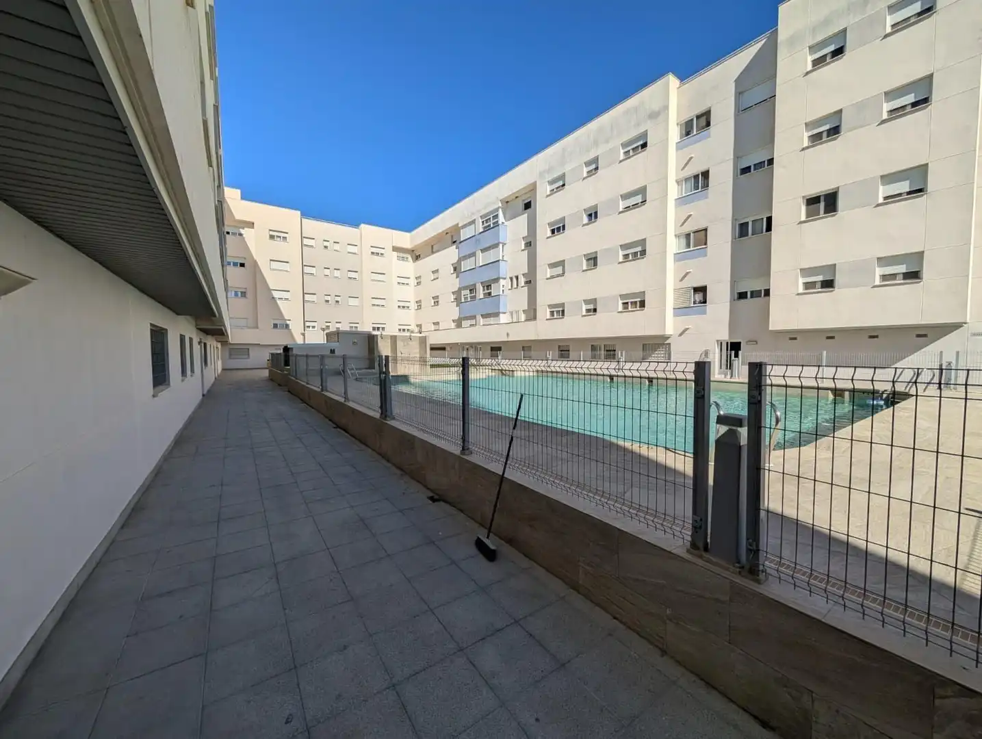 Exterior view of Flat for sale in San Fernando  with Air Conditioner, Heating and Community pool