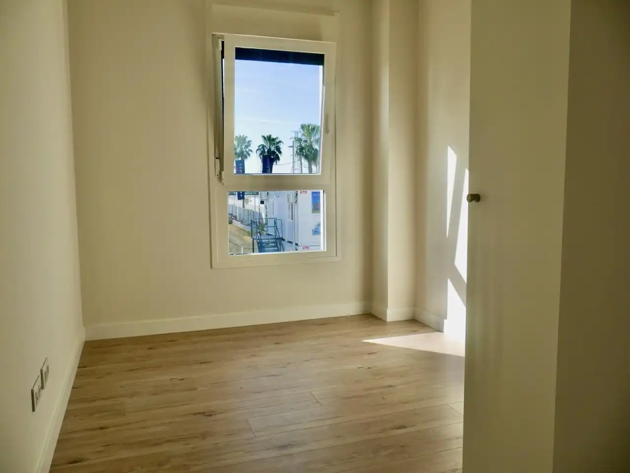 Flat for rent in Ángel Ojeda Avilés, Entrenúcleos