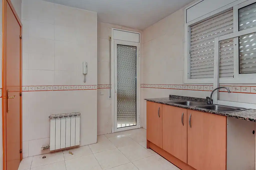 Casa aparellada en venda a C/ Princep D´Asturies, imagen 6