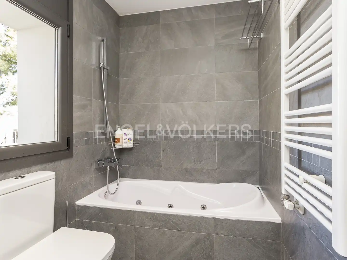 Bathroom of Houses for rent in Vilanova i la Geltrú  with Air Conditioner, Heating and Private garden