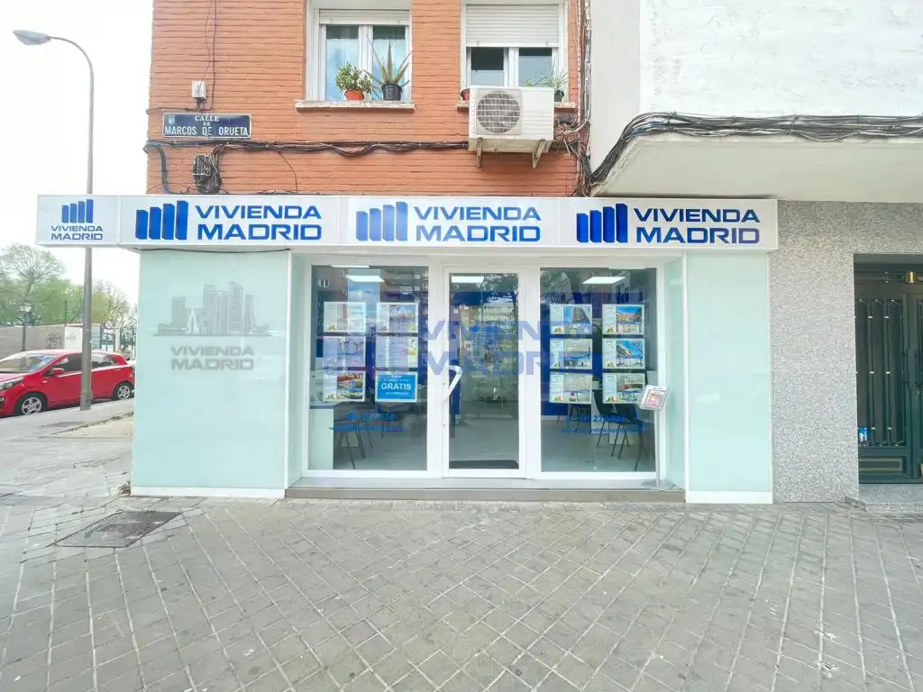 Außenansicht von Wohnung zur Miete in Madrid mit Heizung, Terrasse und Abstellraum
