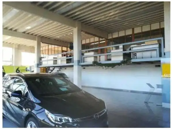 Parkplatz von Fabrikhallen zum Verkauf in Vilagarcía de Arousa