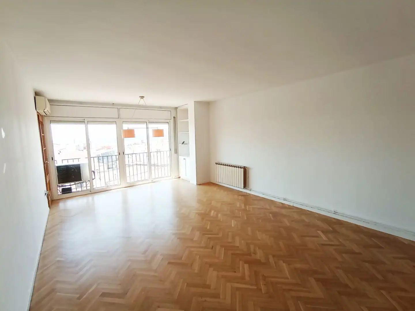 Sala d'estar de Pis de lloguer en Terrassa amb Aire condicionat i Calefacció