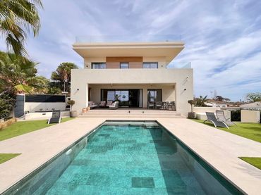 Villa con piscina in affitto a Avenida Andasol