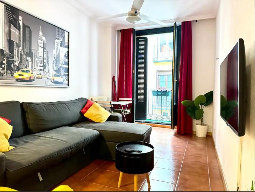 Living room of Flat to rent in  Madrid Capital  with Air Conditioner, Heating and Furnished