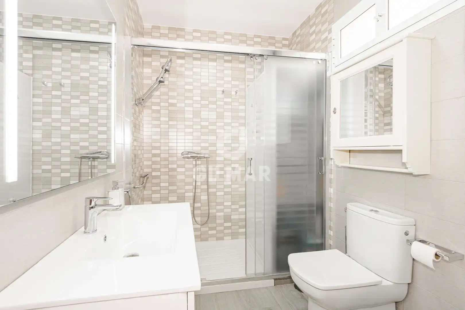 Bathroom of Flat for sale in Sevilla  with Heating, Storage room and Balcony