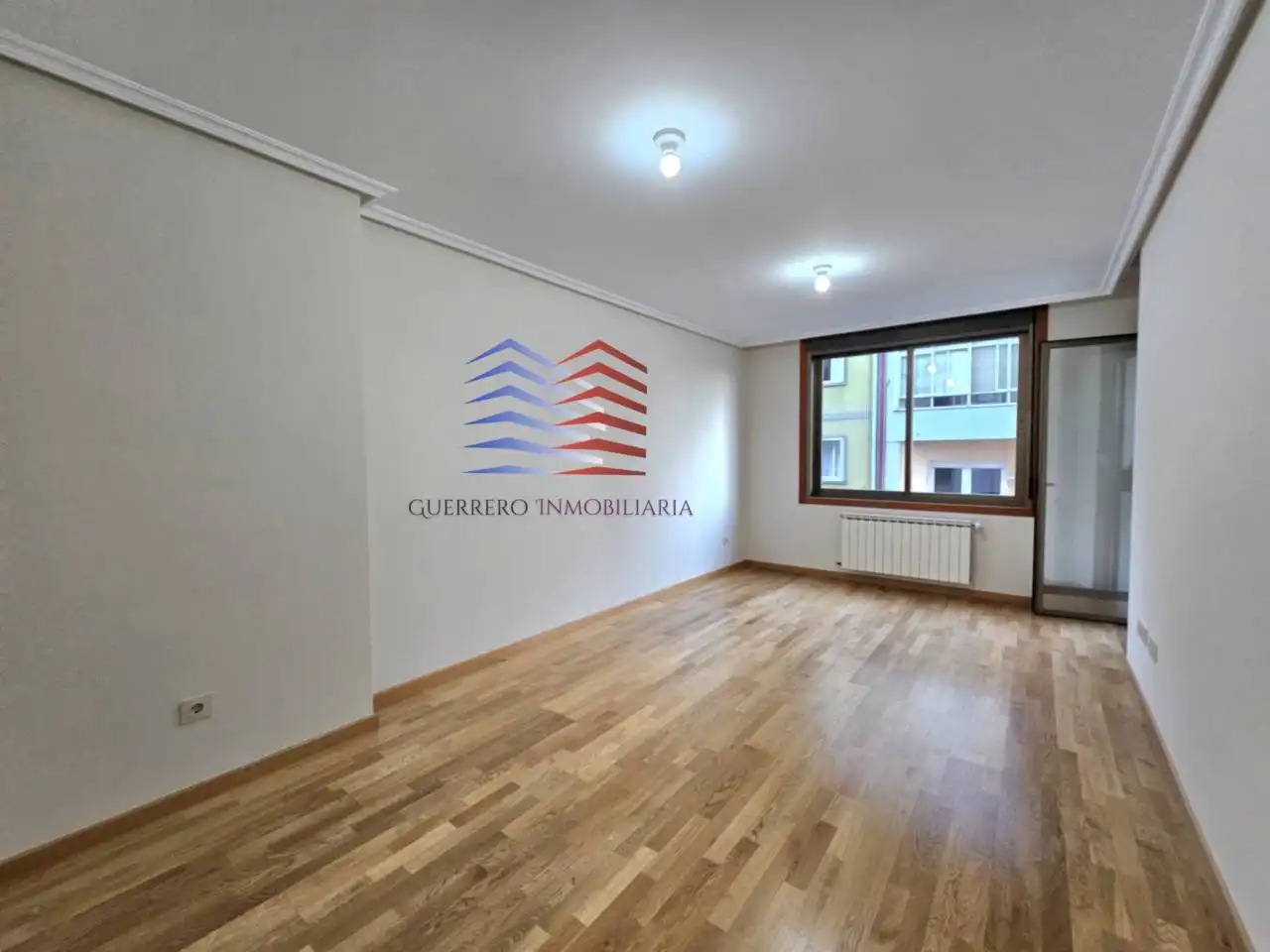 Außenansicht von Wohnung zur Miete in Ourense Capital  mit Heizung, Parkett und Abstellraum