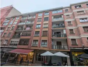 Flat with terrace for sale in Almirante Martin de Vallecilla Kalea 33