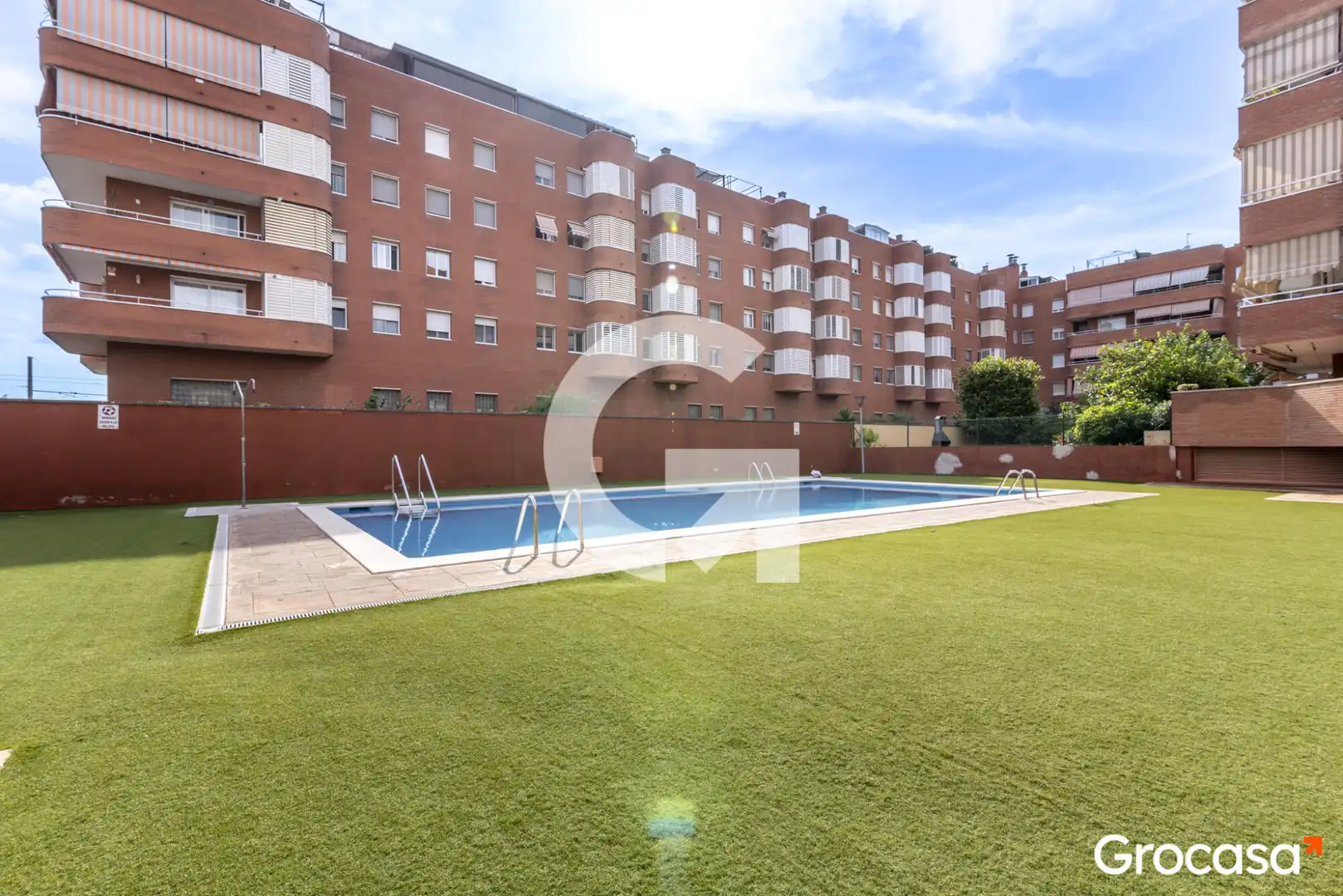 Schwimmbecken von Wohnung zum Verkauf in Cornellà de Llobregat mit Klimaanlage, Heizung und Terrasse