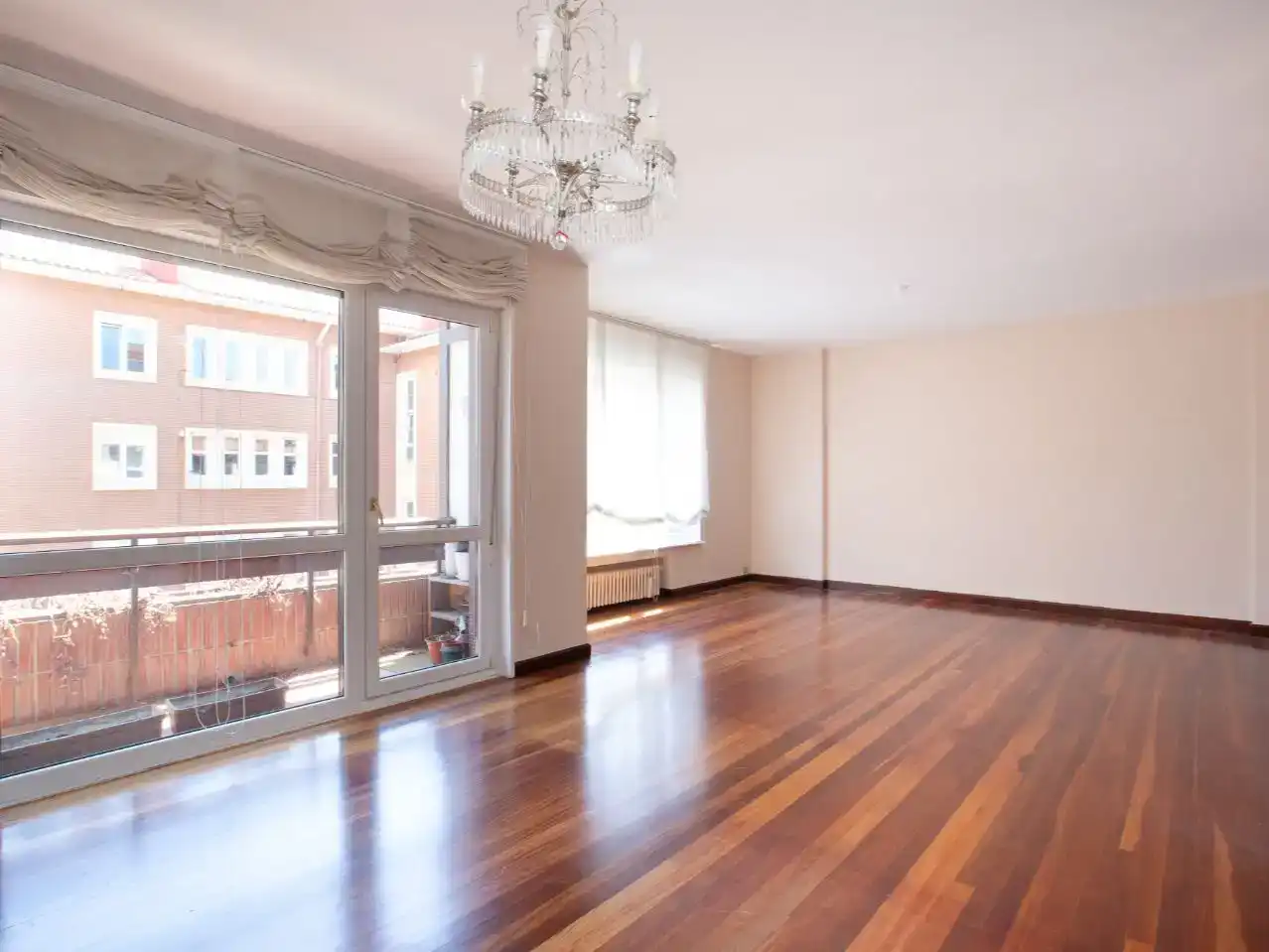 Sala d'estar de Pis en venda en Getxo  amb Parquet i Balcó