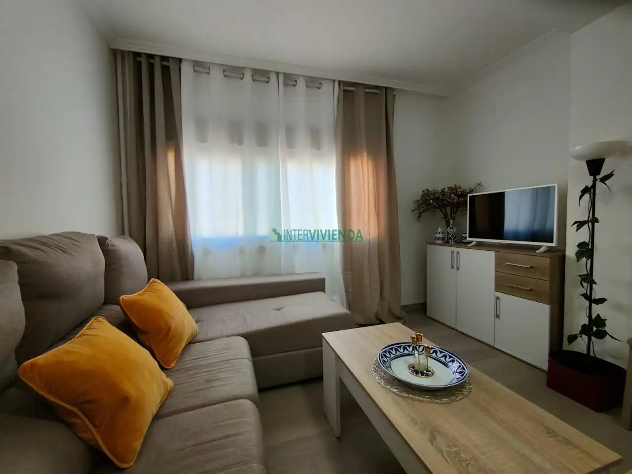 Sala d'estar de Dúplex en venda en Vigo  amb Calefacció i Moblat