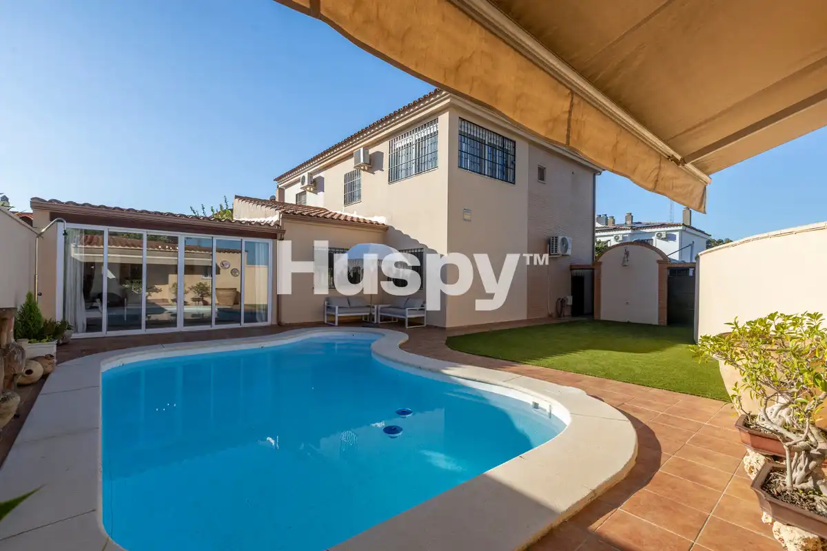 Semi-detached house with terrace for sale in Calle Menorca, imagen 2