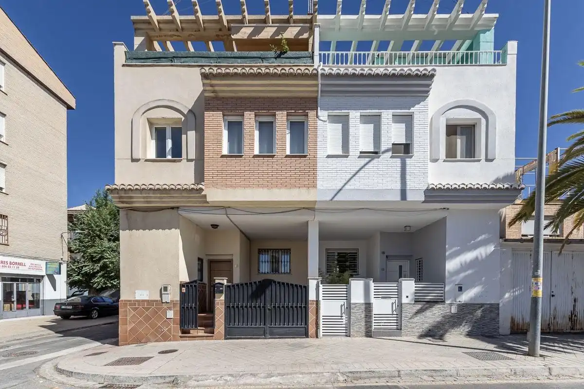 Exterior view of Houses for sale in Granada  with Terrace