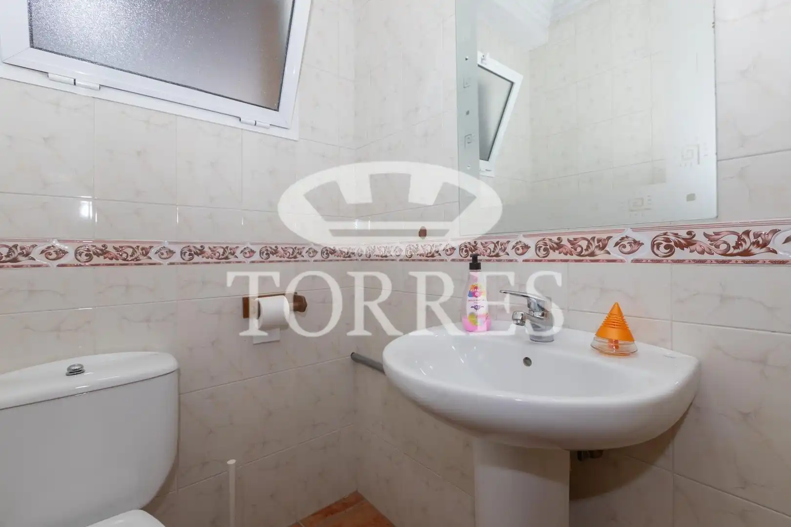 Bany de Casa o xalet en venda en Alhaurín de la Torre amb Aire condicionat, Calefacció i Jardí privat