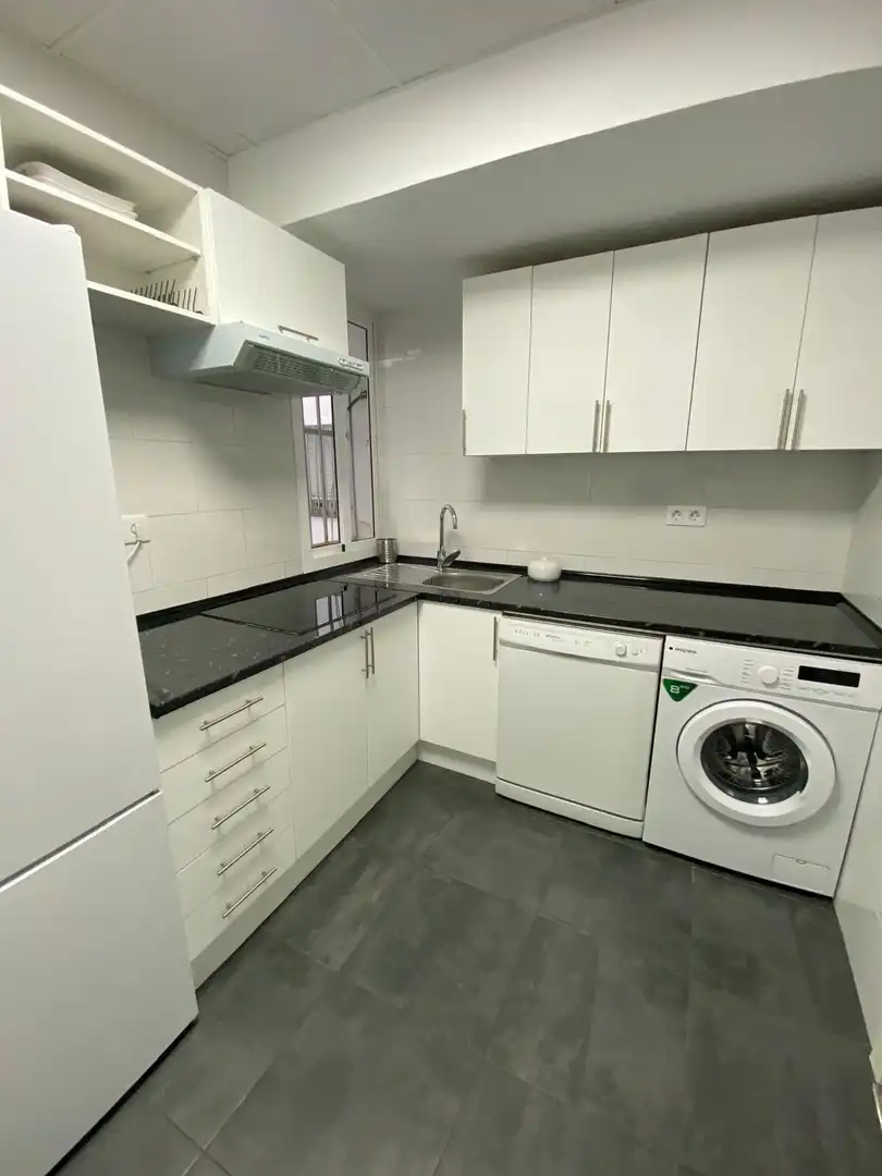 Cocina de Piso de alquiler en Sevilla con Aire acondicionado, Calefacción y Amueblado