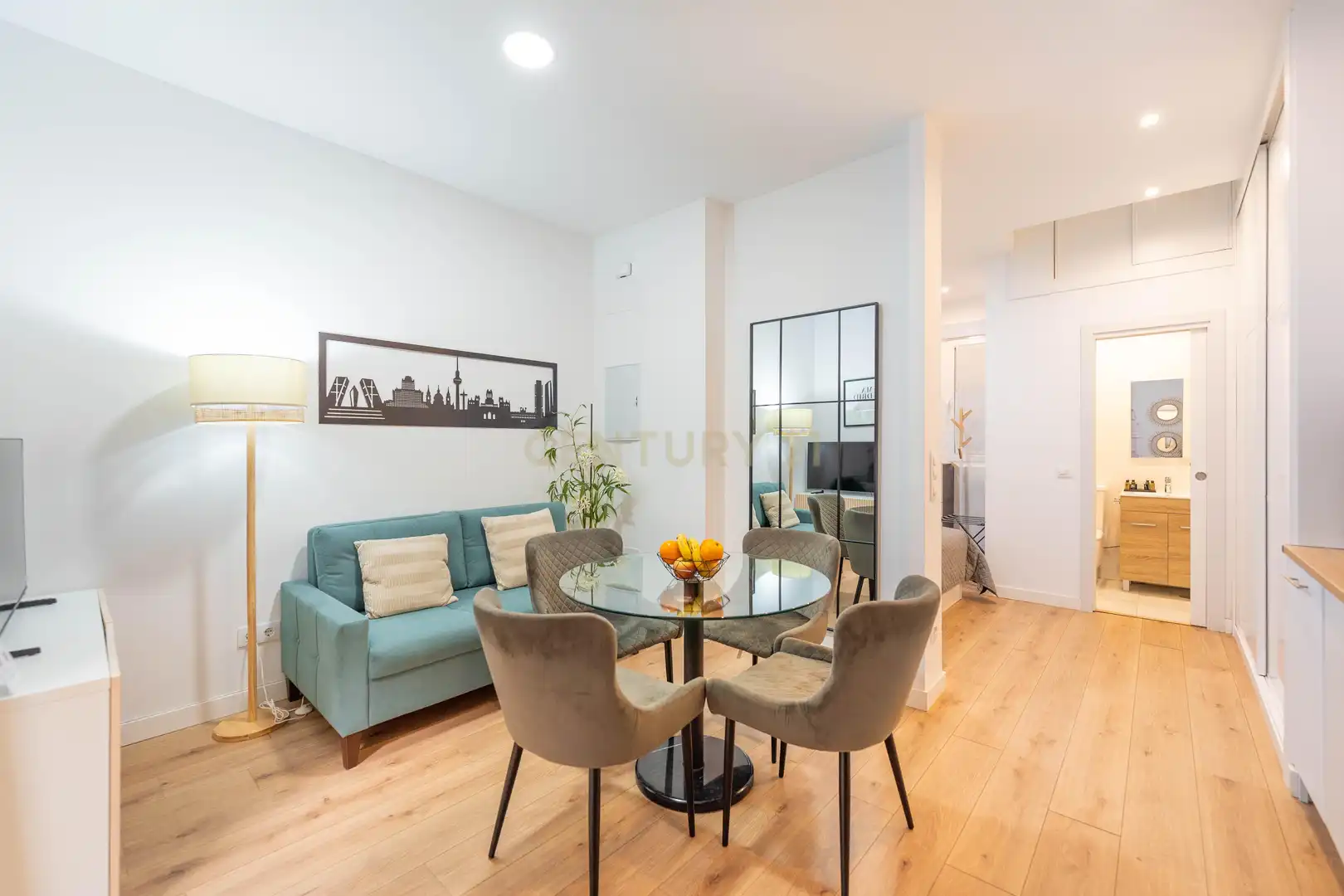 Living room of Apartments for sale in  Madrid Capital  with Air Conditioner, Storage room and Oven