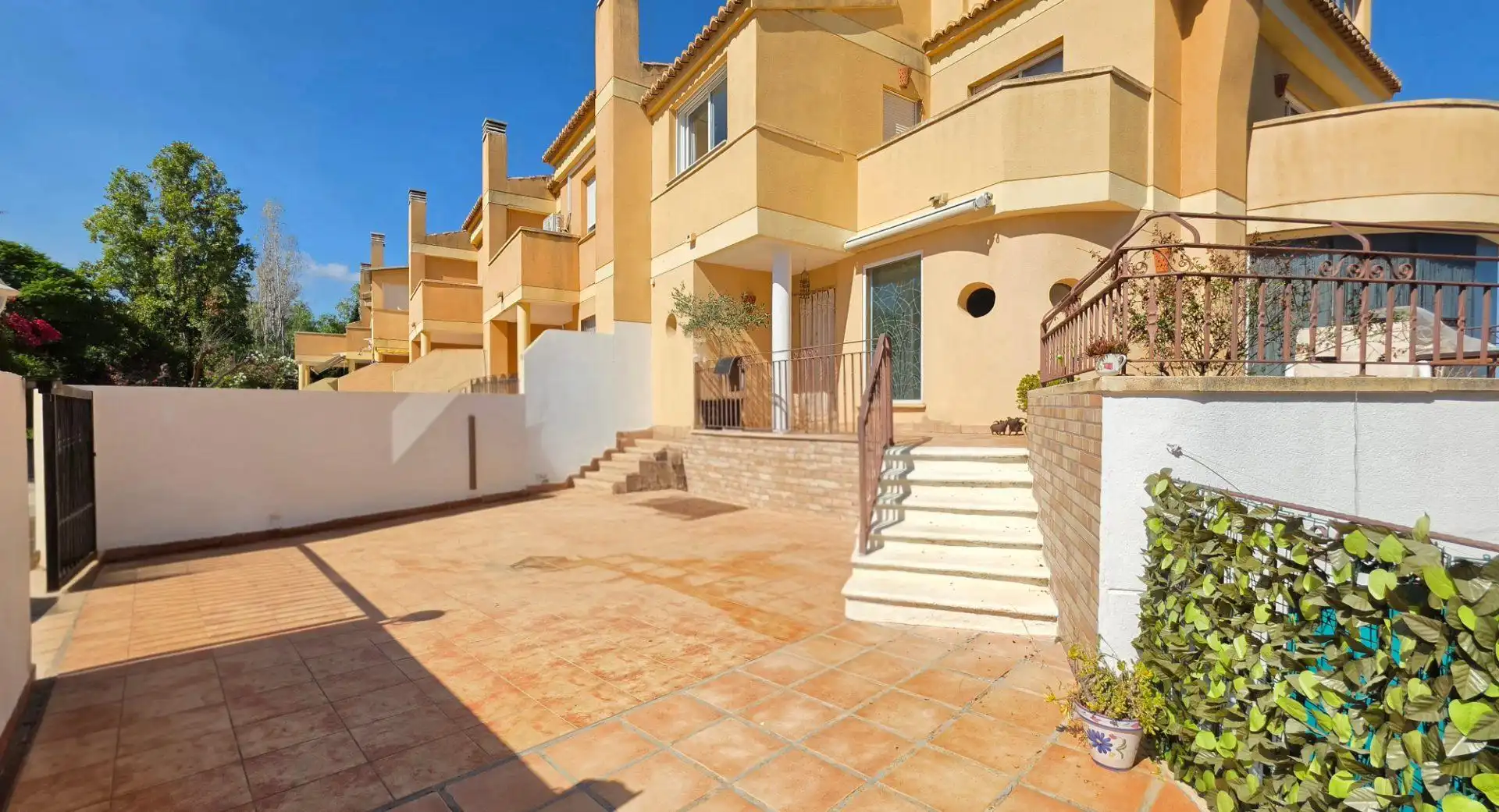 Vista exterior de Casa adosada en venta en Park Nord - Casona