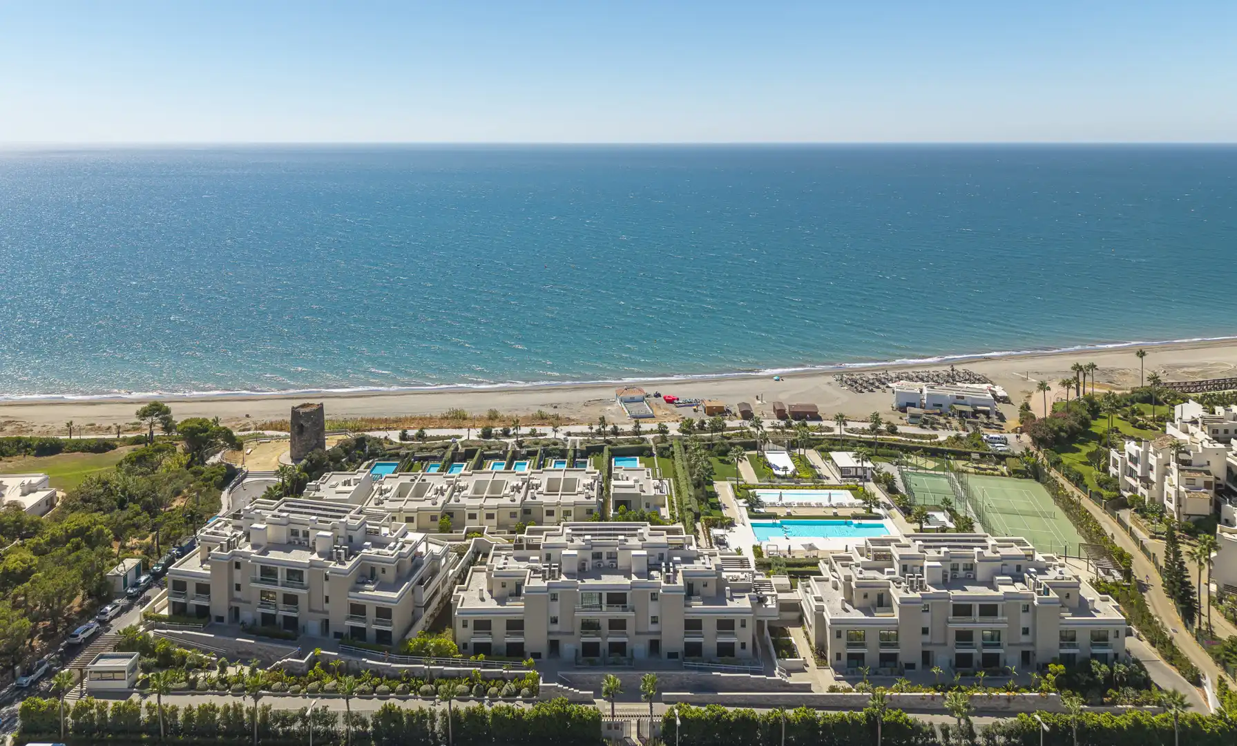 Vista exterior de Apartament en venda en Estepona amb Aire condicionat, Terrassa i Traster