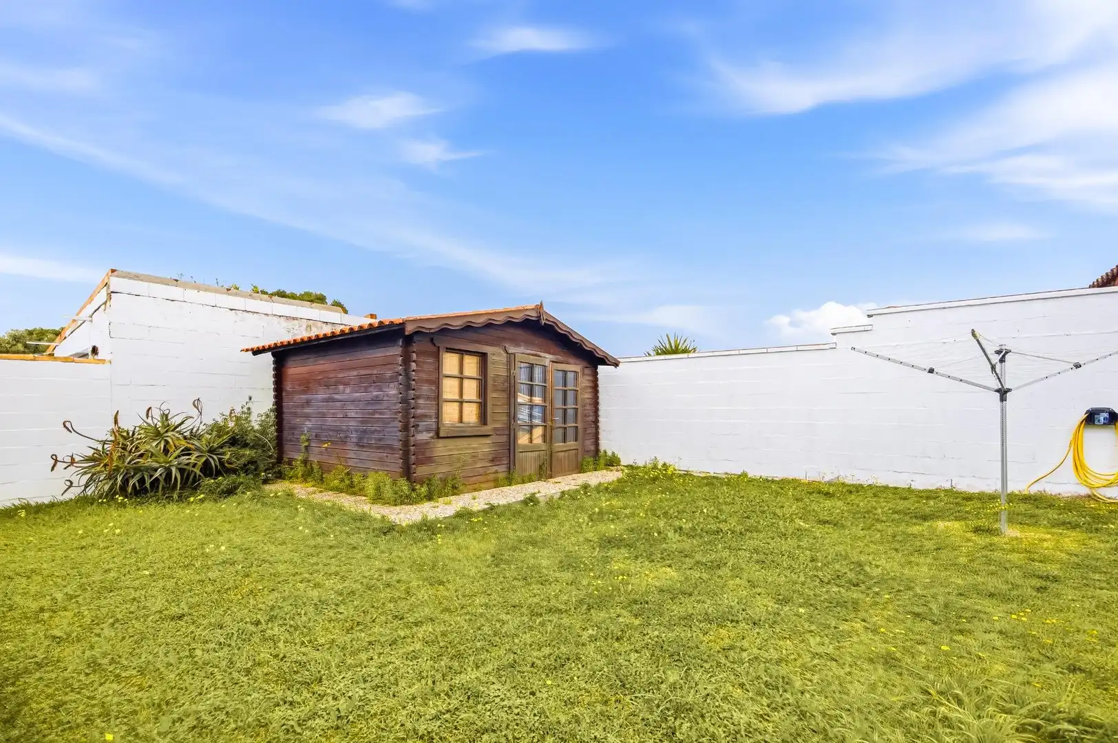 Vista exterior de Casa o xalet en venda en Chiclana de la Frontera amb Aire condicionat, Calefacció i Jardí privat