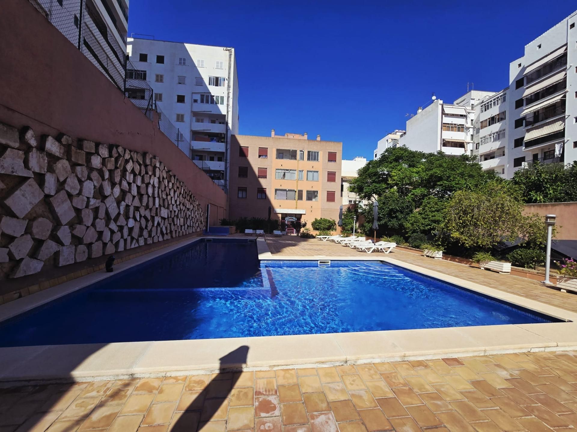 Swimming pool of Flat for sale in  Palma de Mallorca  with Air Conditioner, Private garden and Parquet flooring