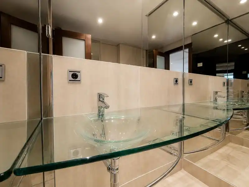 Bany de Pis de lloguer en Estepona amb Jardí privat, Terrassa i Moblat