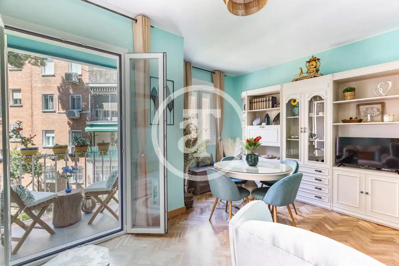Living room of Flat for rent in Madrid  with Air Conditioner, Heating and Furnished