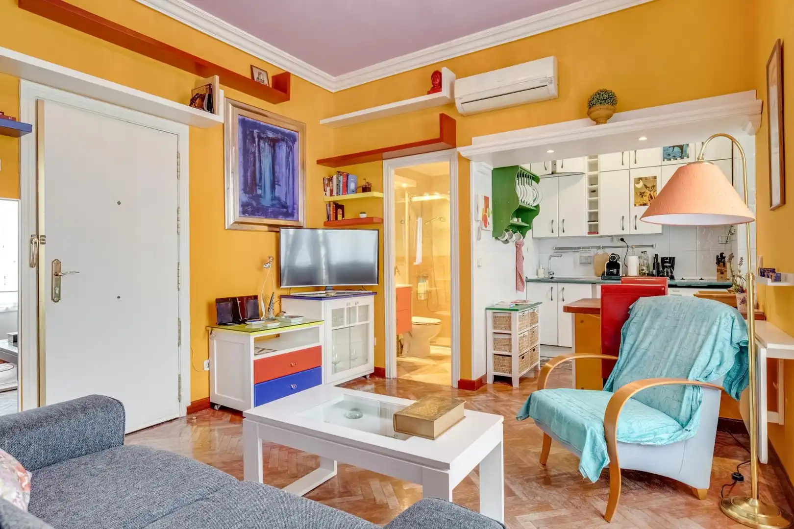Sala d'estar de Apartament de lloguer en Madrid amb Calefacció, Parquet i Balcó