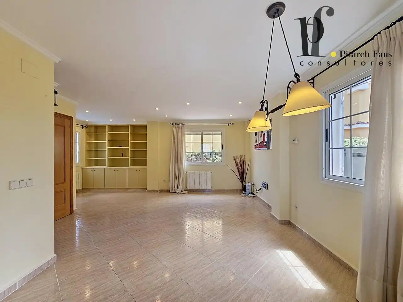 Sala de estar de Casa o chalet en venta en La Pobla de Vallbona con Aire acondicionado, Calefacción y Jardín privado