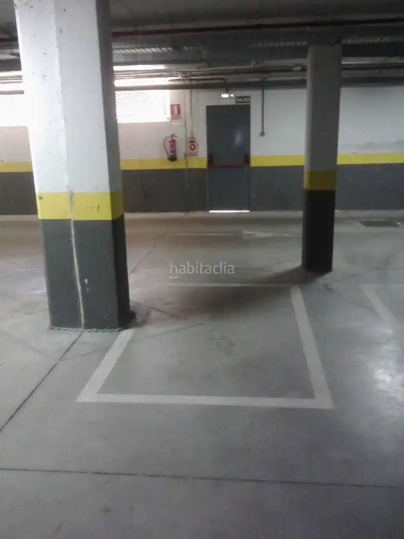 Motorradstellplatz zum Verkauf in Calle de Minerva 23