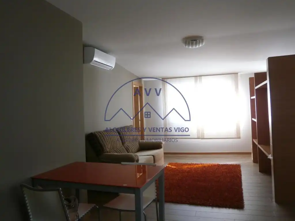 Sala d'estar de Apartament de lloguer en Vigo  amb Aire condicionat, Calefacció i Parquet