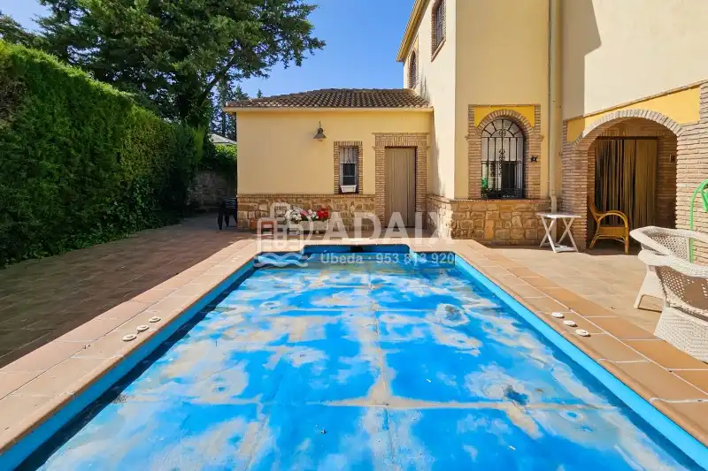 Garden of Houses for sale in Úbeda  with Air Conditioner, Heating and Terrace