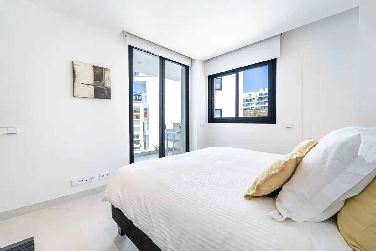 Habitación de Apartamento en venta en Fuengirola con Aire acondicionado, Trastero y Piscina comunitaria