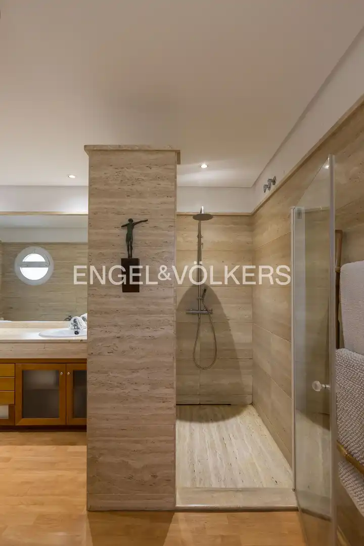 Baño de Casa o chalet en venta en Boadilla del Monte con Aire acondicionado, Calefacción y Jardín privado