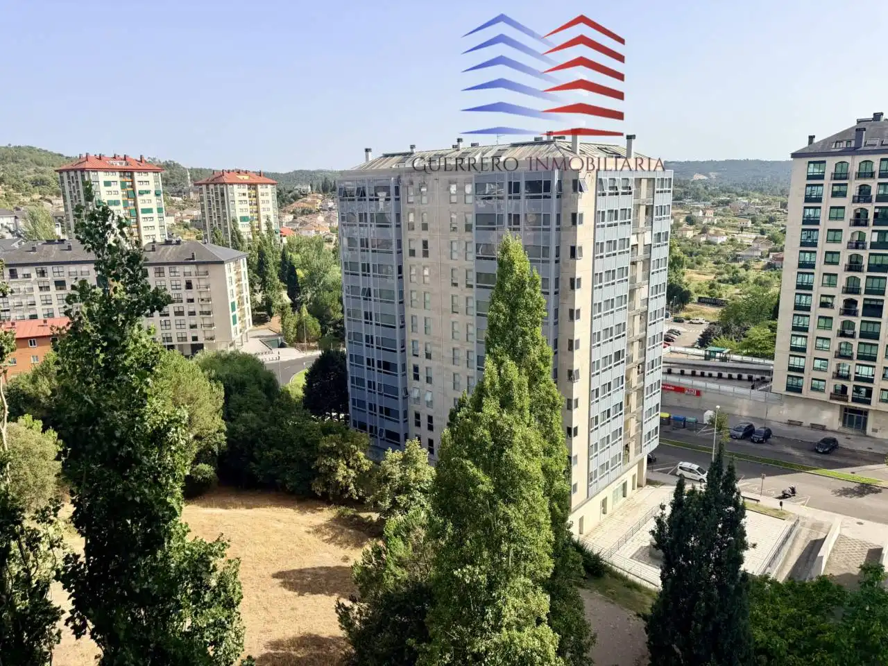 Vista exterior de Apartament en venda en Ourense Capital  amb Calefacció, Parquet i Traster
