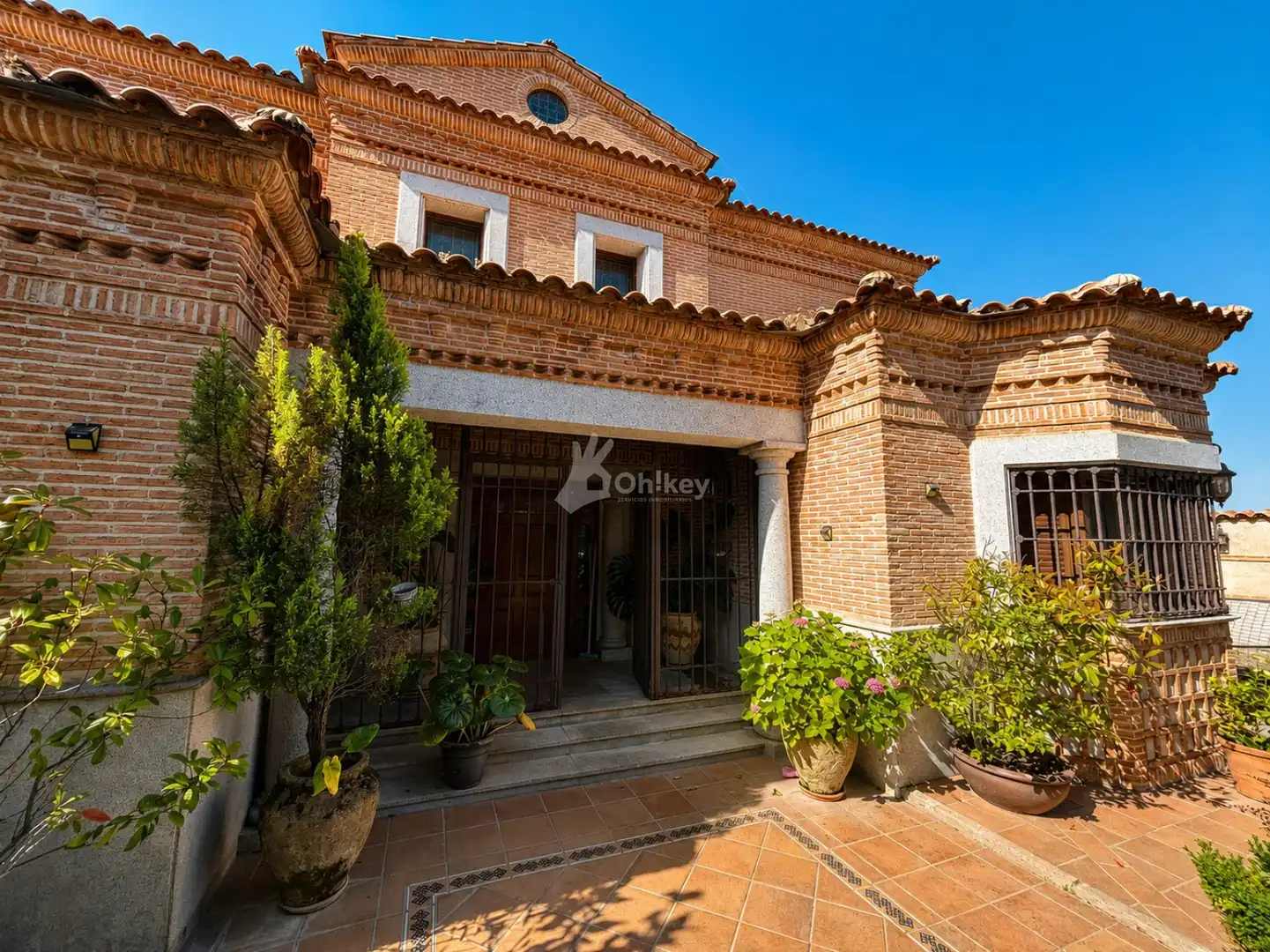 Vista exterior de Casa o chalet en venta en Cedillo del Condado con Aire acondicionado, Calefacción y Piscina
