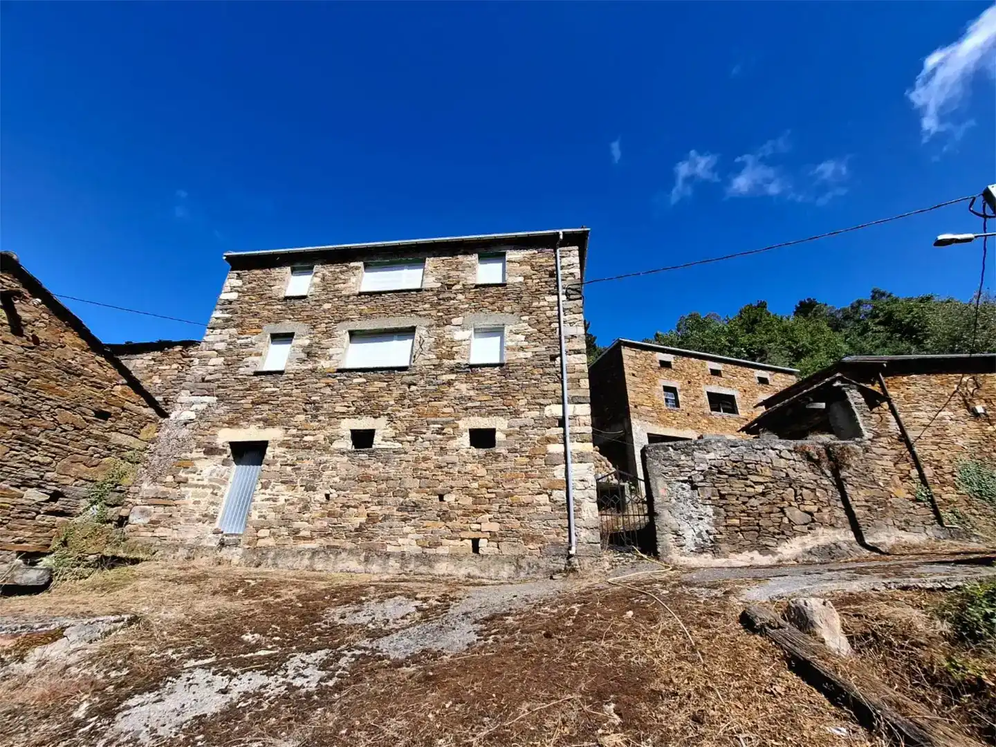 Vista exterior de Finca rústica en venda en Illano amb Moblat