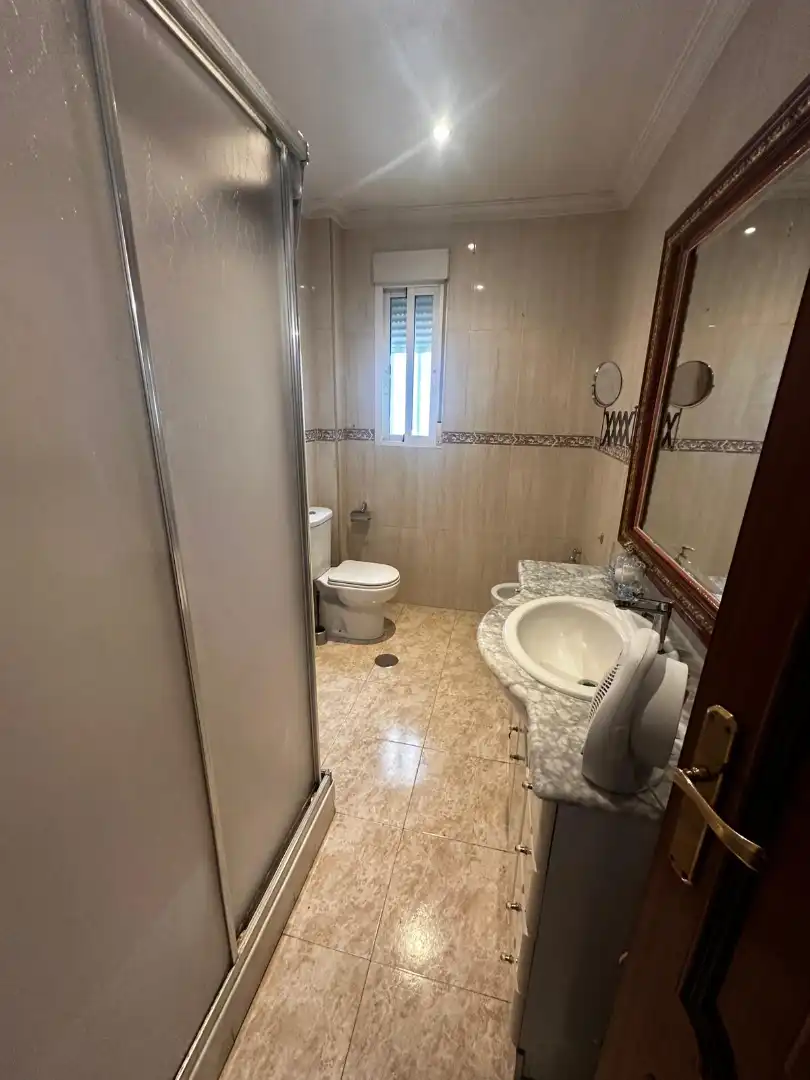 Baño de Ático en venta en Jaén con Aire acondicionado, Amueblado y Balcón