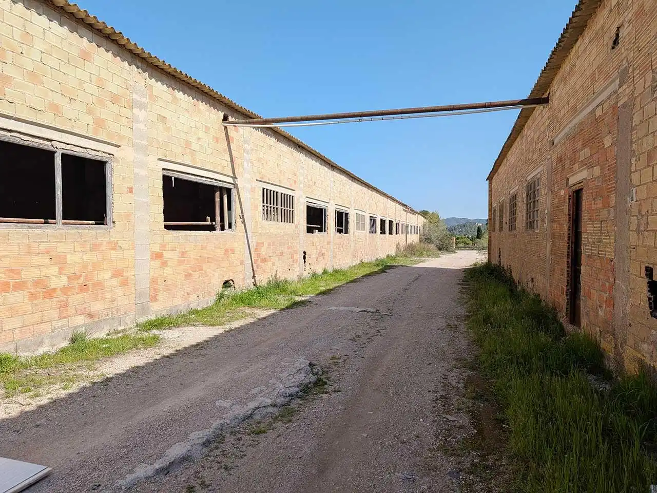 Vista exterior de Nau industrial en venda en Ulldecona