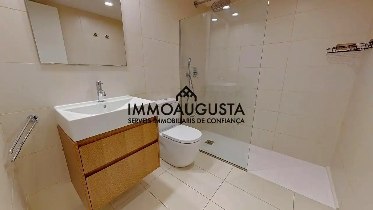 Bany de Dúplex de lloguer en Barcelona amb Aire condicionat, Calefacció i Parquet