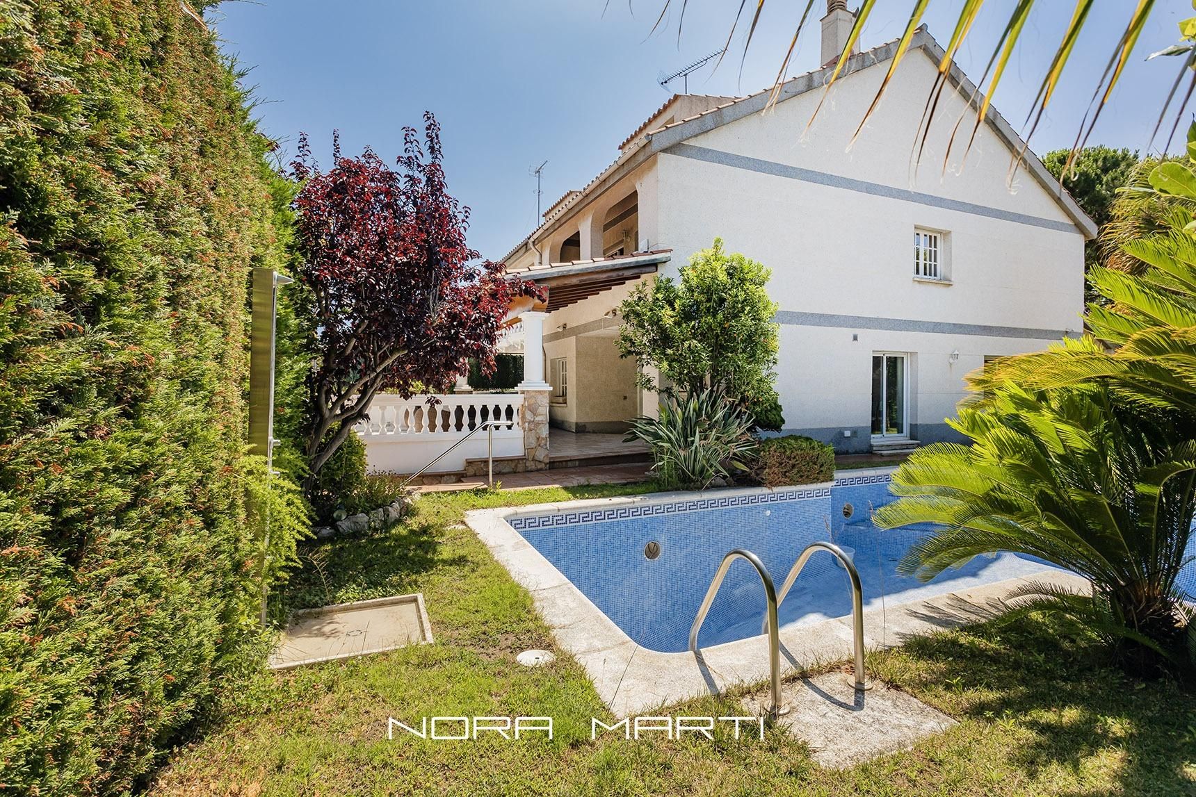 Exterior view of Single-family semi-detached for sale in Sant Andreu de Llavaneres  with Heating, Private garden and Terrace