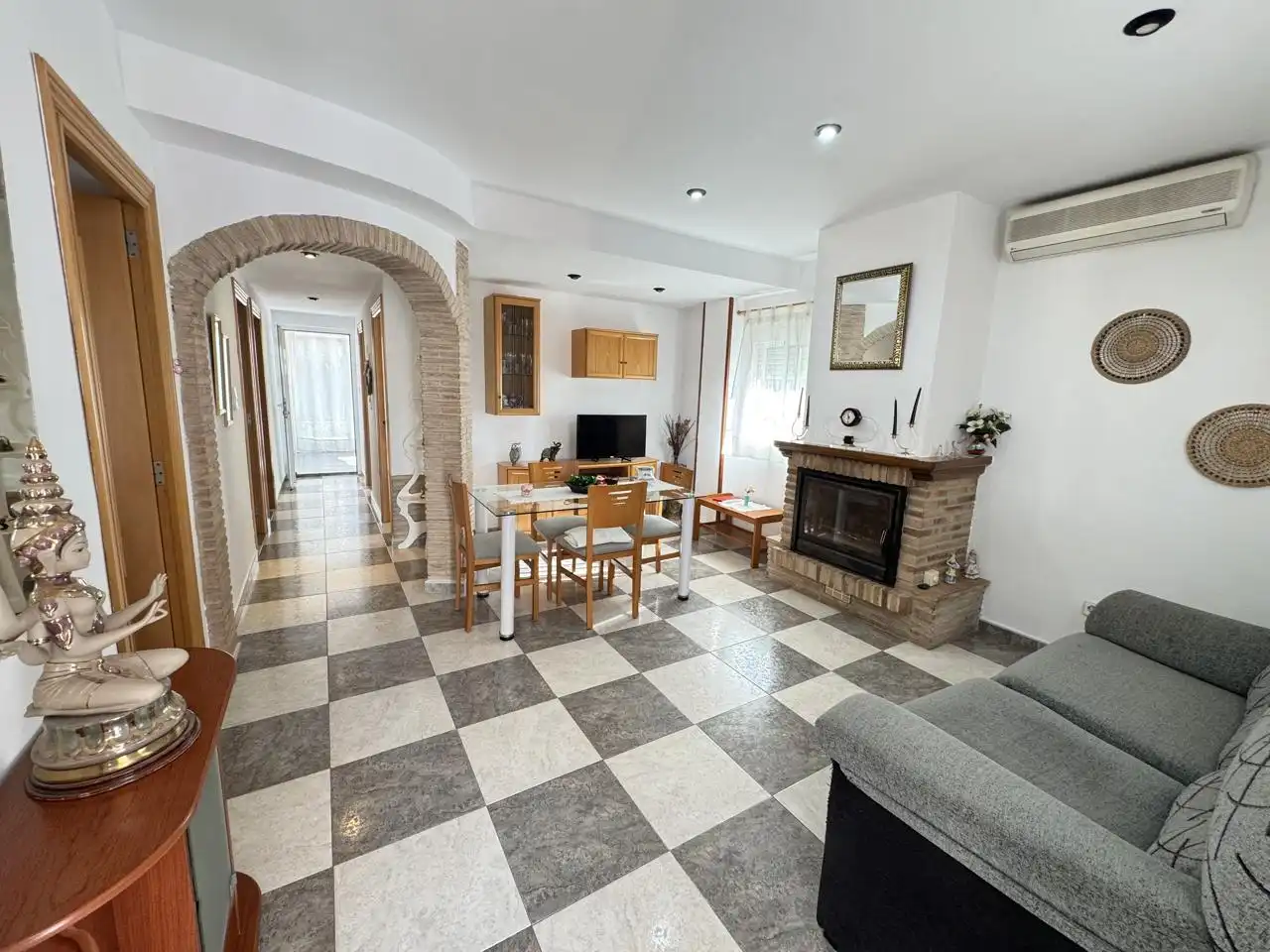 Sala d'estar de Casa o xalet en venda en Oliva amb Aire condicionat
