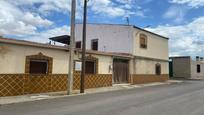 Vista exterior de Casa o xalet en venda en Calzada de Calatrava amb Calefacció