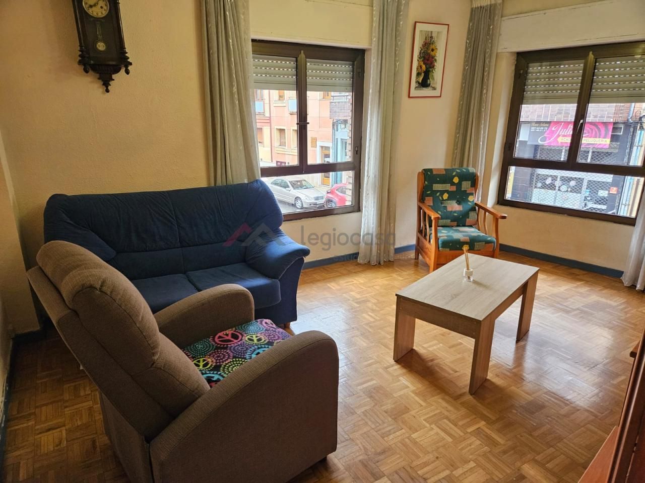 Sala d'estar de Pis en venda en León Capital  amb Calefacció i Traster