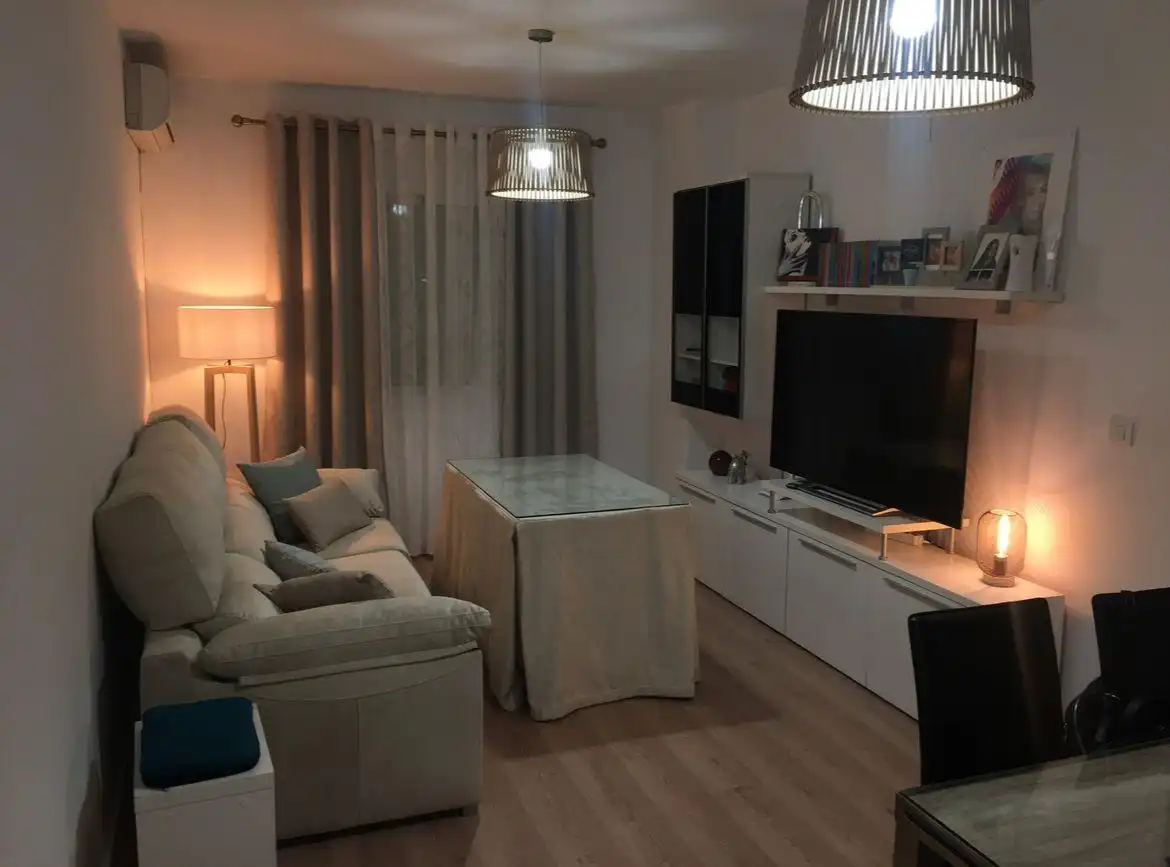 Sala d'estar de Pis en venda en Las Gabias amb Aire condicionat i Moblat