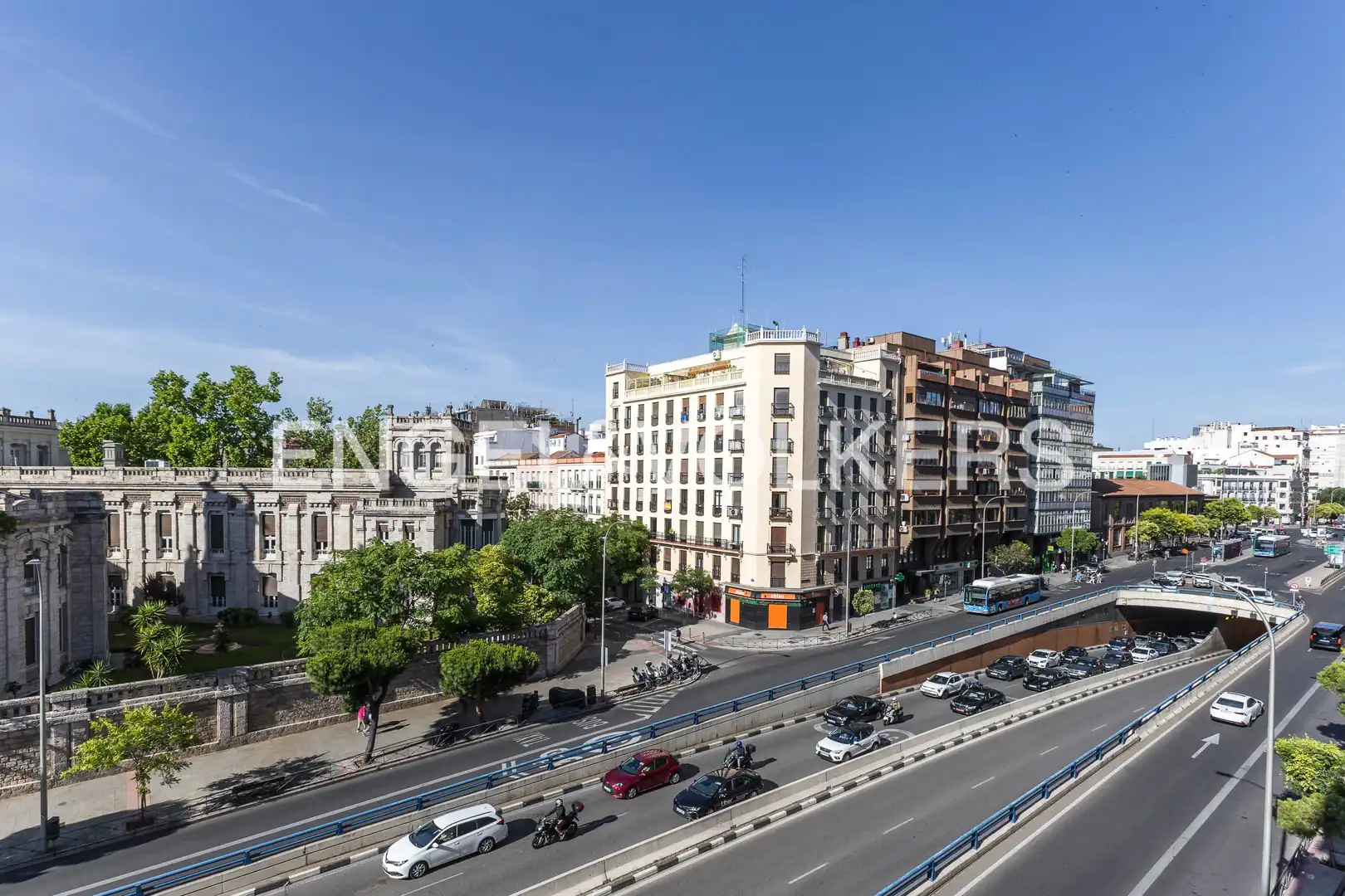 Vista exterior de Piso en venta en Madrid con Aire acondicionado y Calefacción